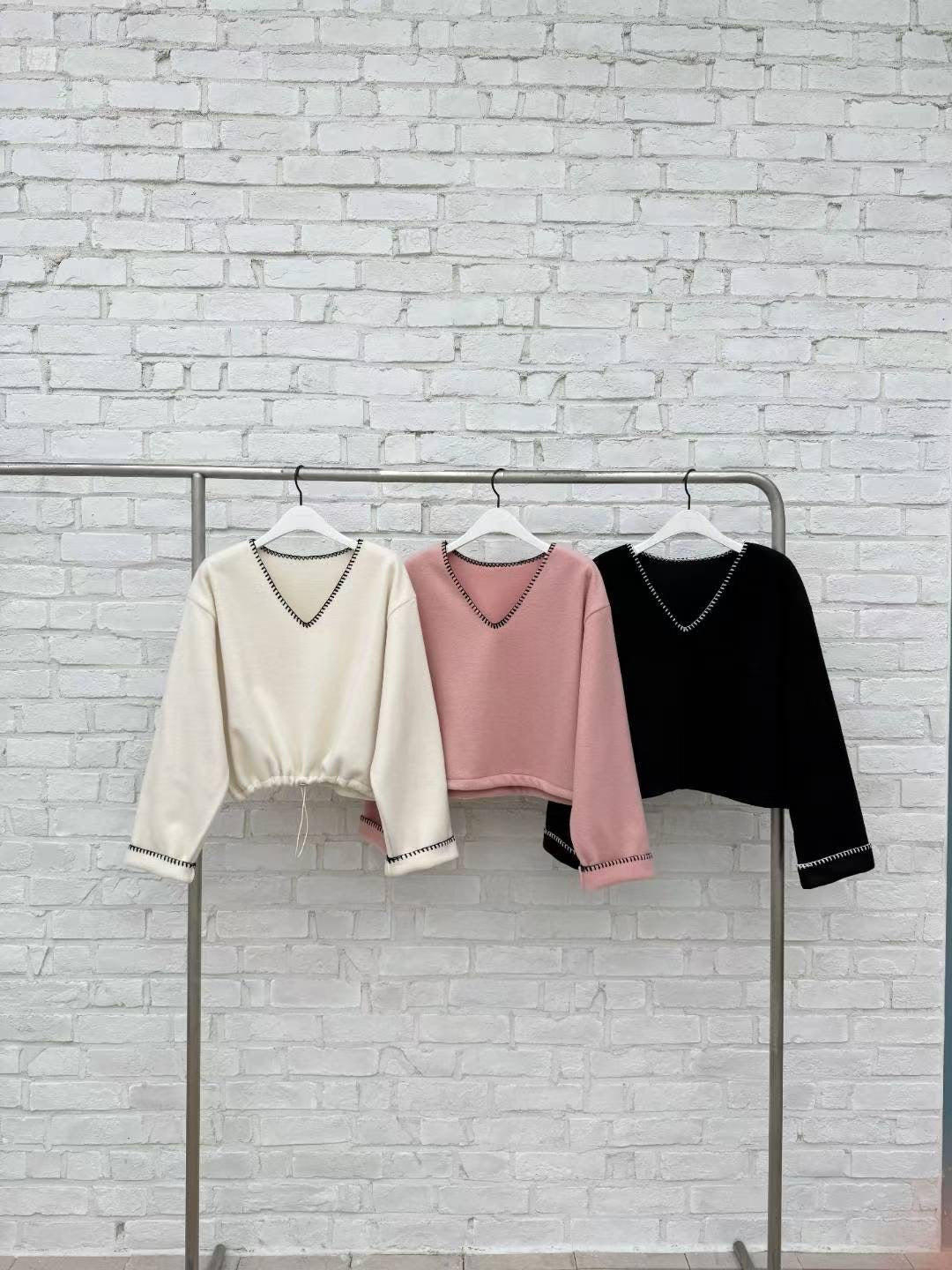 配色滾邊V領綿綿上衣