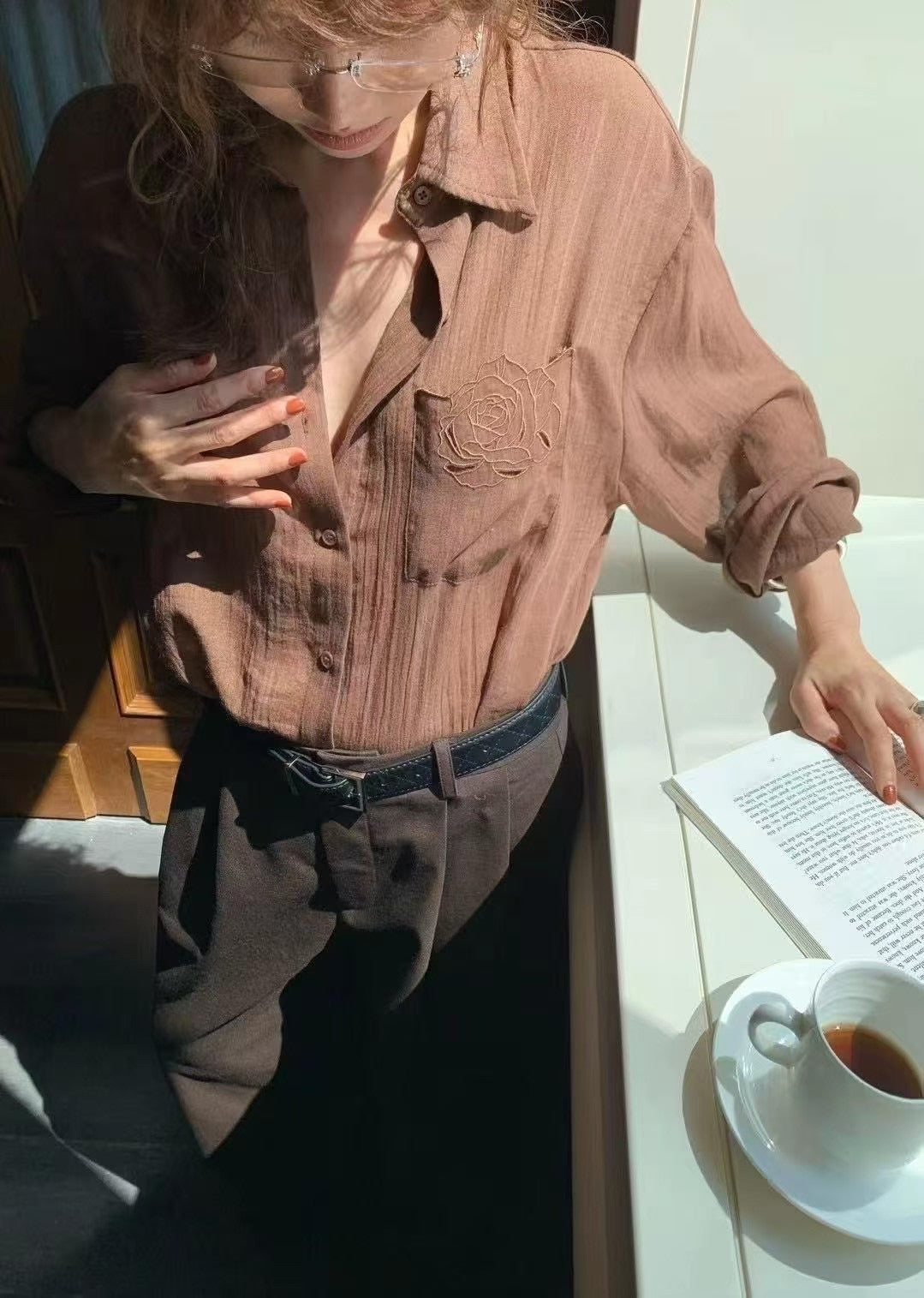 口袋上的薔薇棉紗襯衫