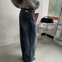 灰霧感深色丹寧直筒褲