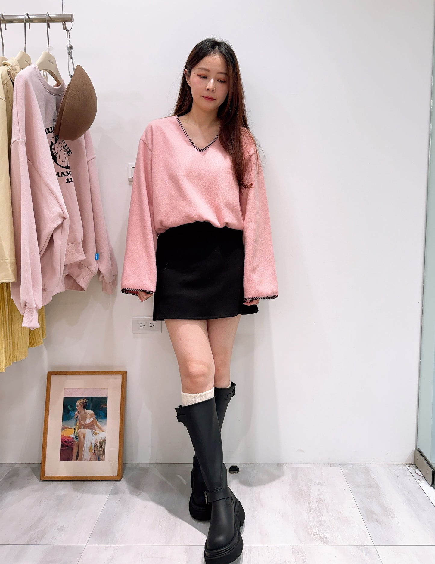 配色滾邊V領綿綿上衣