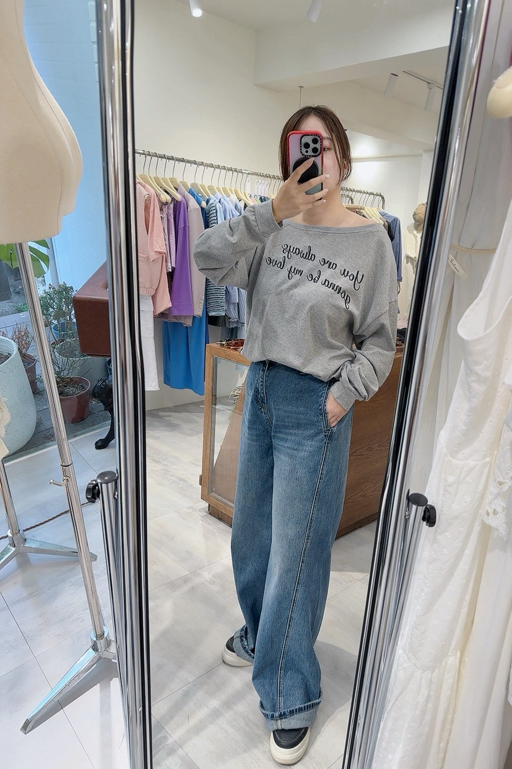 花體字隨性斜領上衣