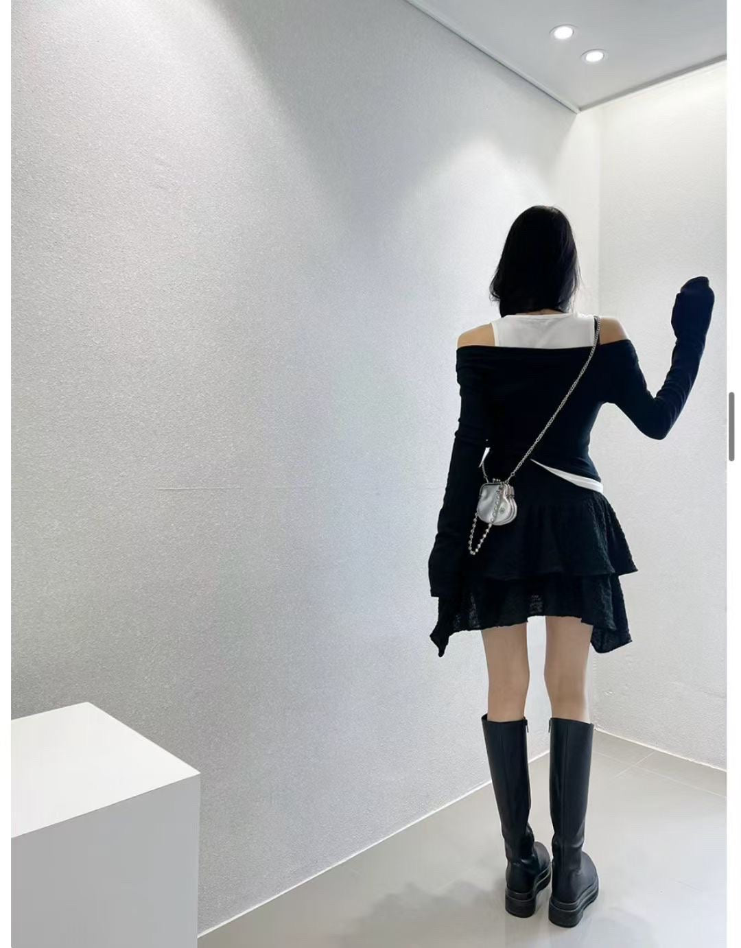 黑白拼接一字領上衣