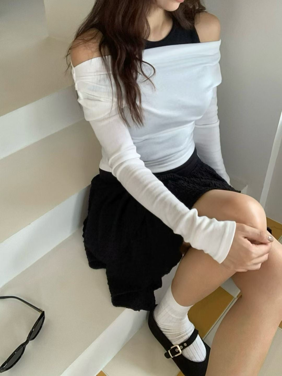 黑白拼接一字領上衣