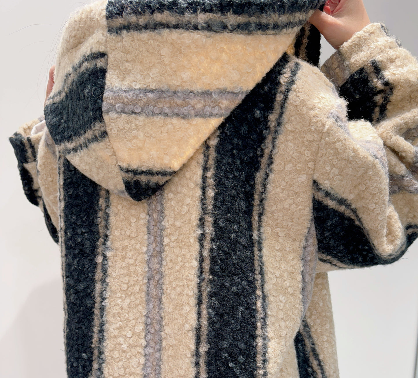 直率線條連帽外套