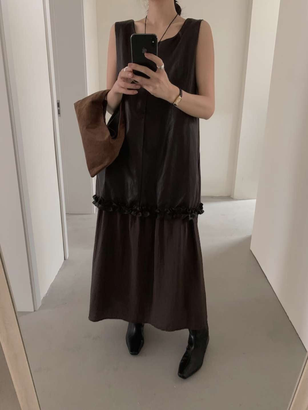 微光澤荷葉摺邊長洋裝