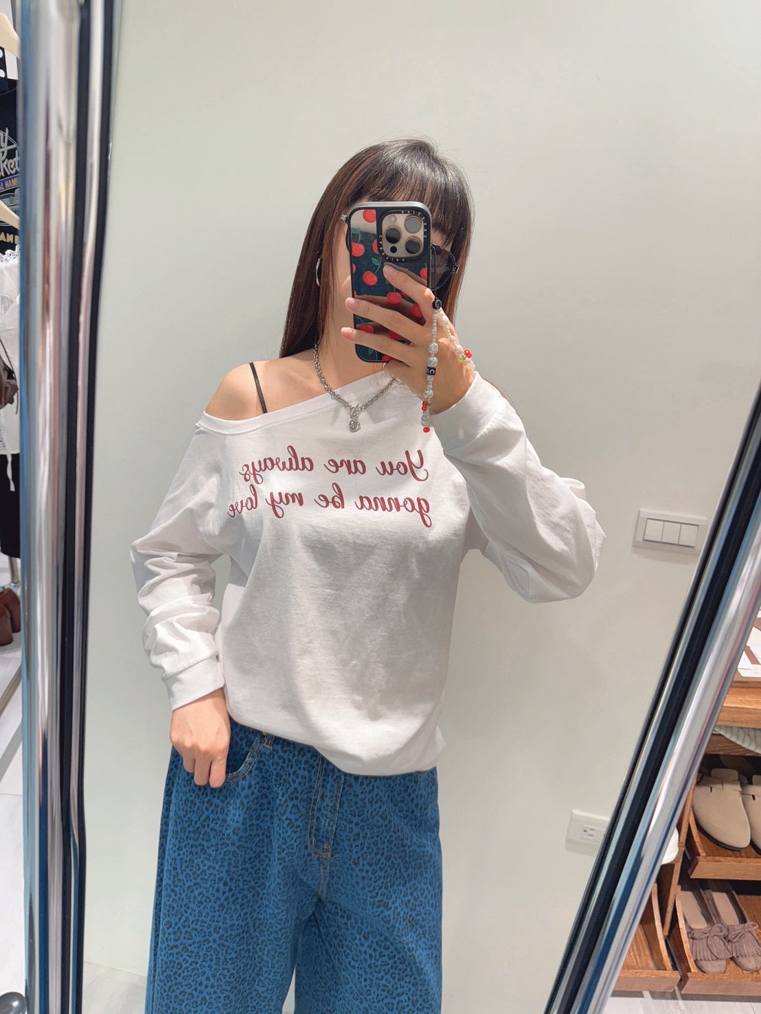 花體字隨性斜領上衣