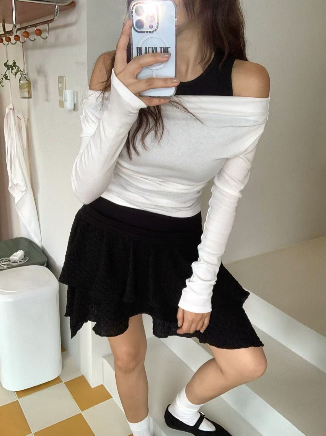 黑白拼接一字領上衣