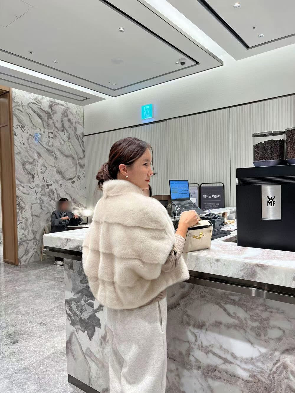 線條短袖毛絨外套