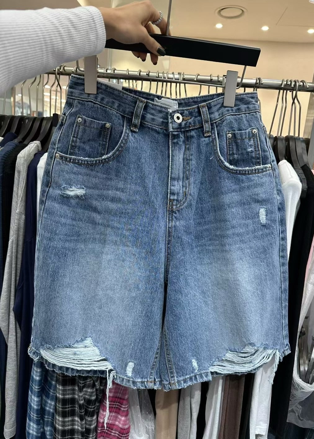 膝上直筒刷破牛仔褲