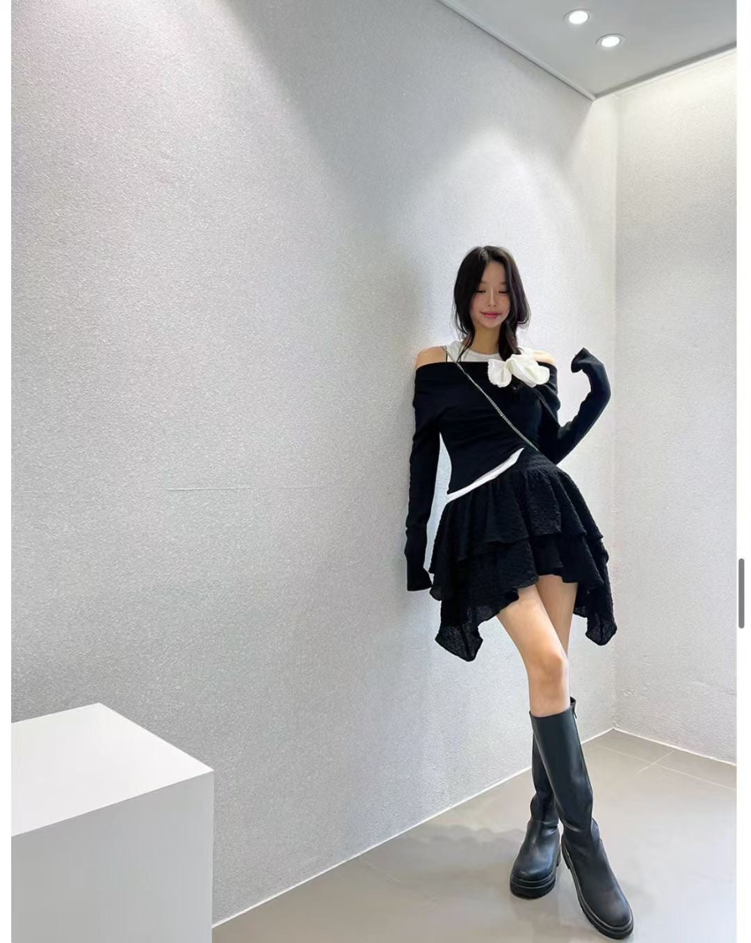 黑白拼接一字領上衣