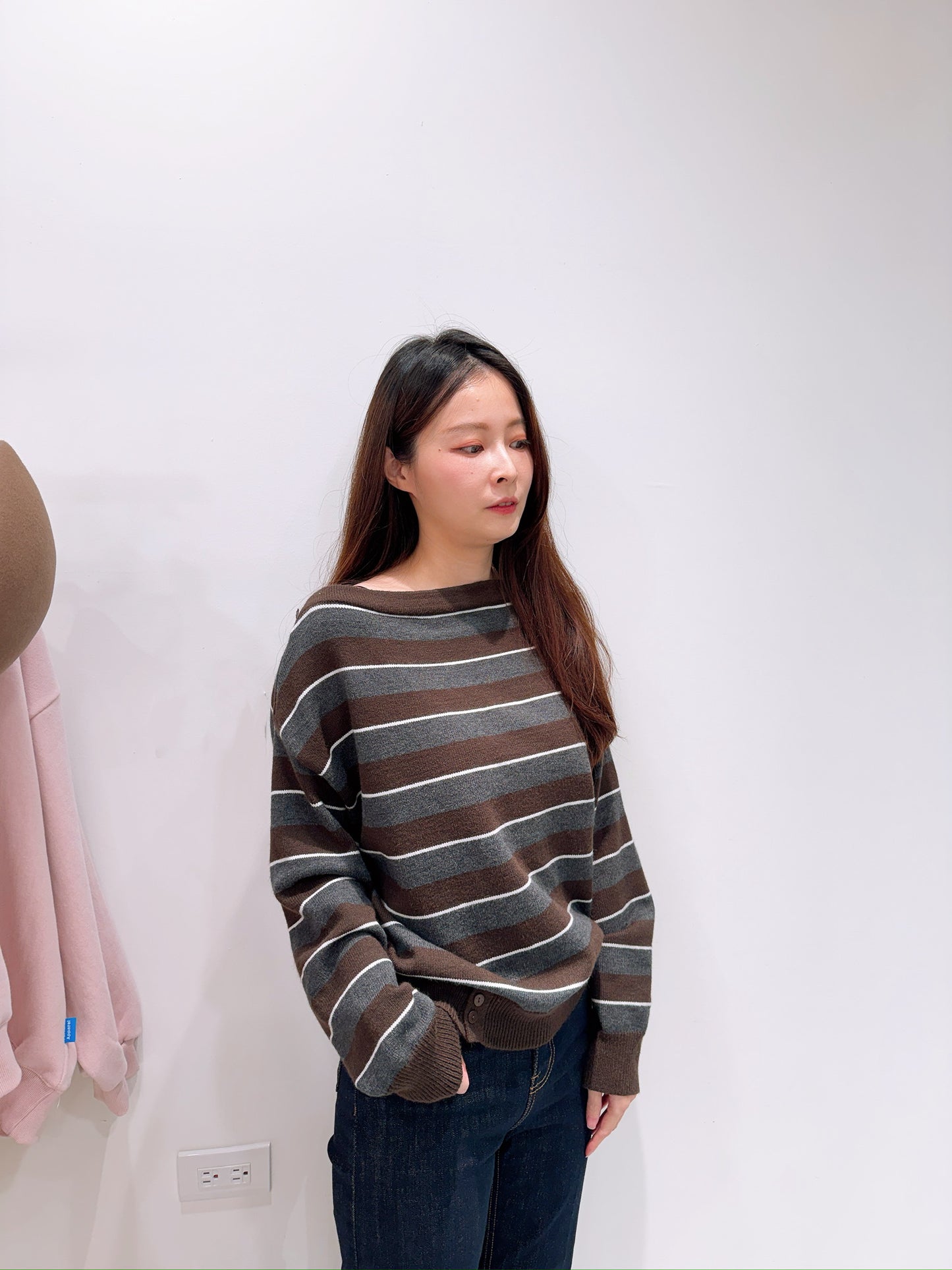 英倫配色橫條針織上衣