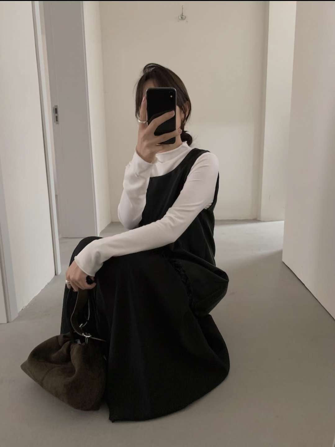 微光澤荷葉摺邊長洋裝