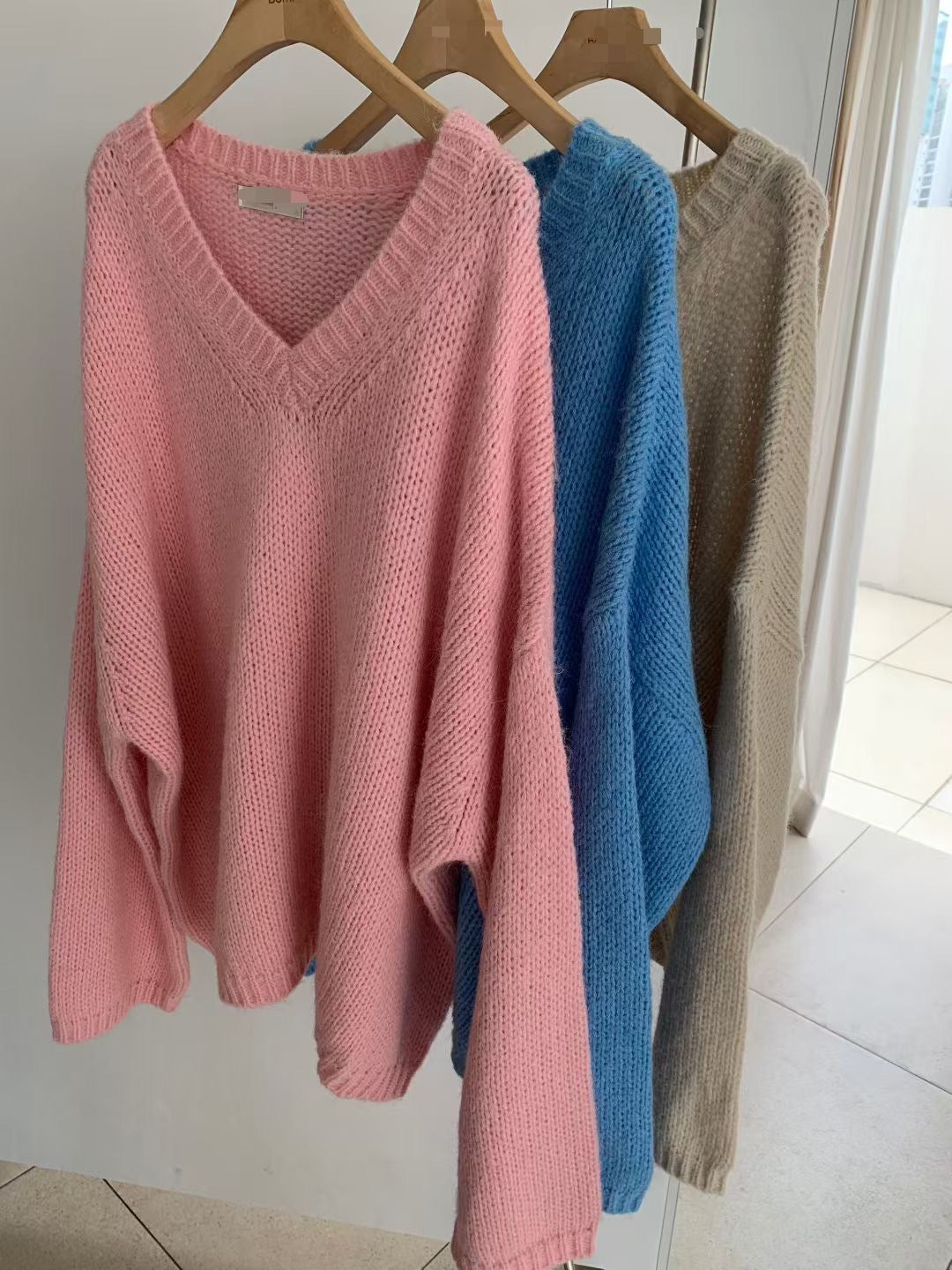 慵懶V型領寬鬆針織衫