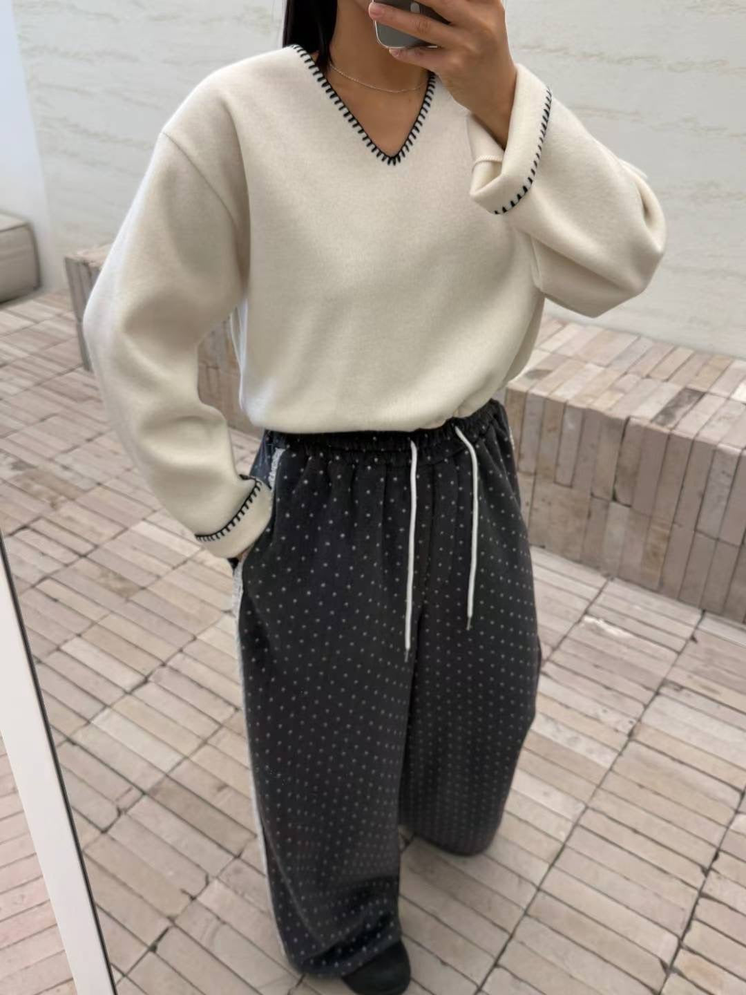 配色滾邊V領綿綿上衣