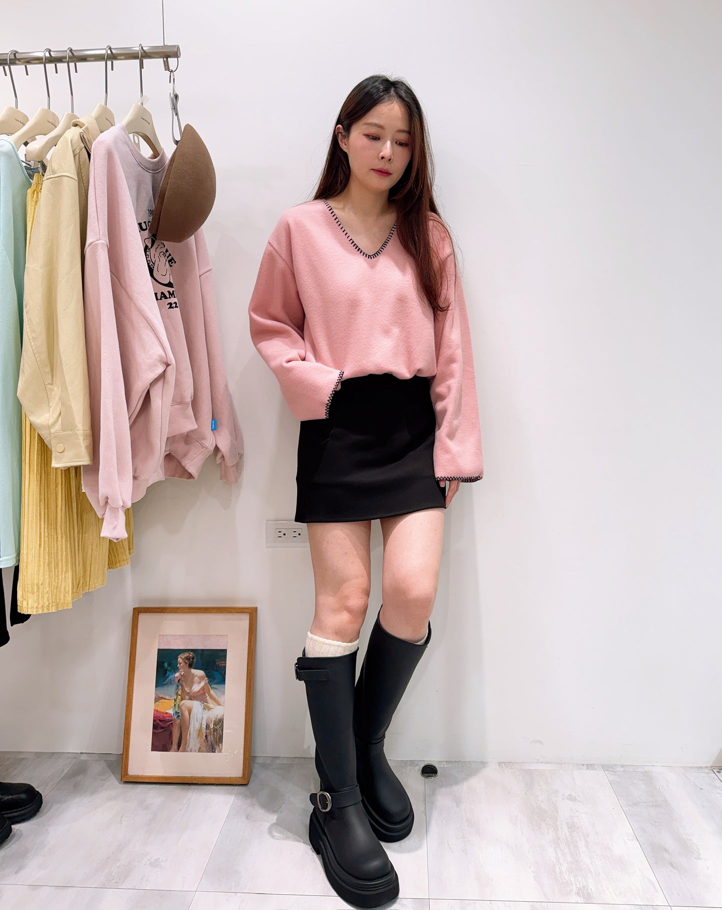 配色滾邊V領綿綿上衣