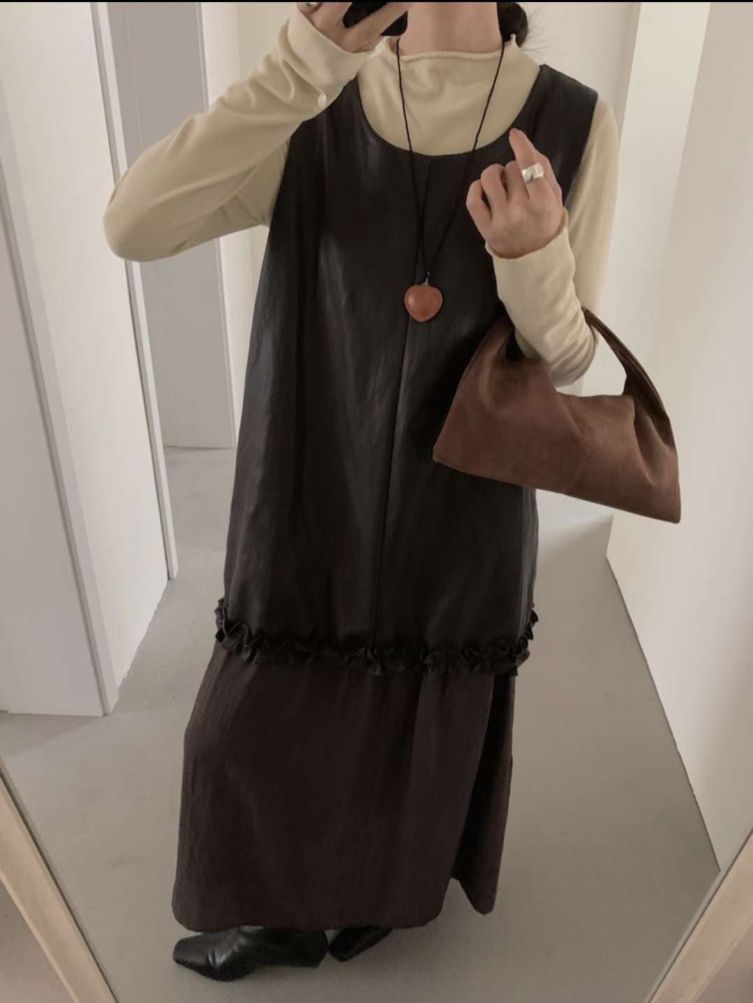 微光澤荷葉摺邊長洋裝