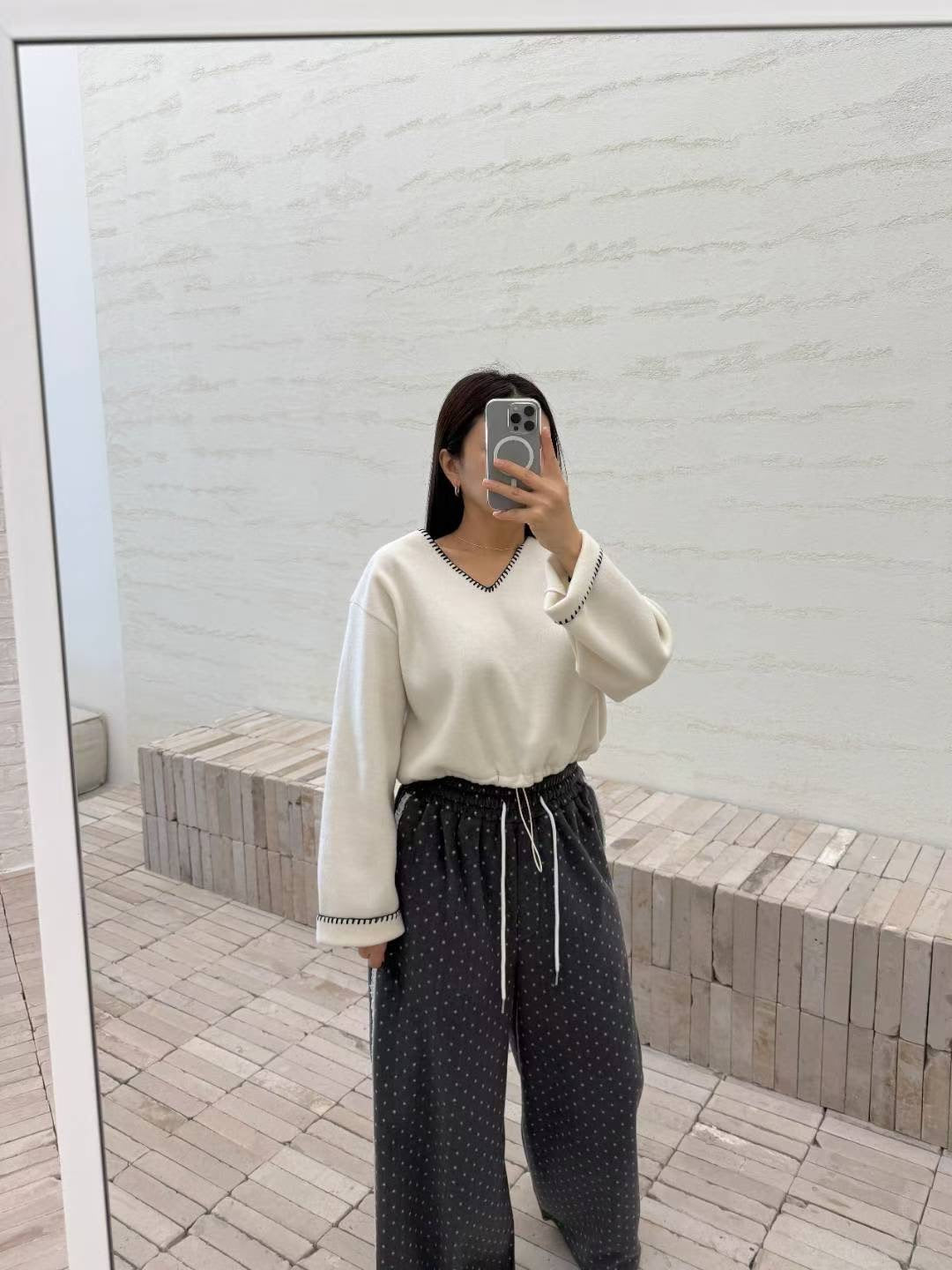 配色滾邊V領綿綿上衣