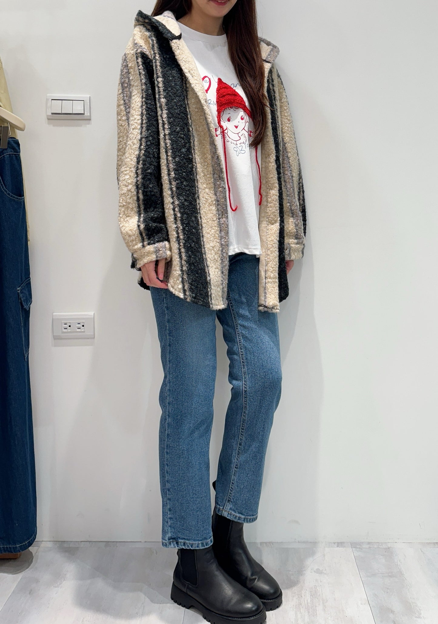 直率線條連帽外套