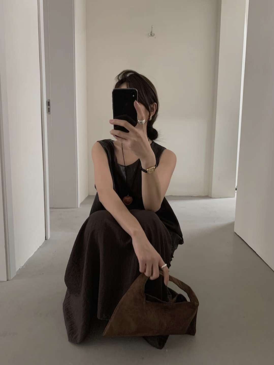 微光澤荷葉摺邊長洋裝