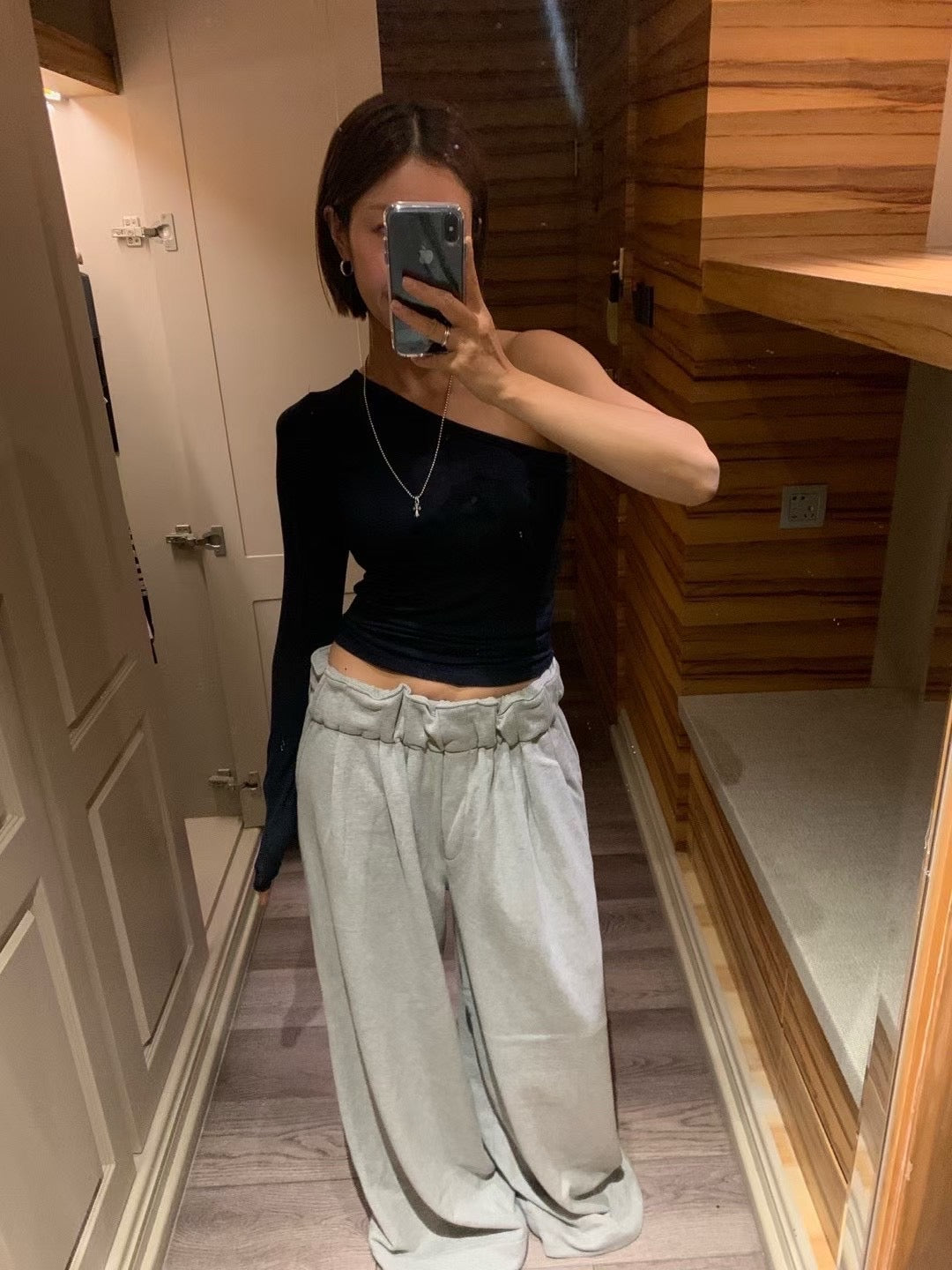 單邊露肩設計長袖上衣