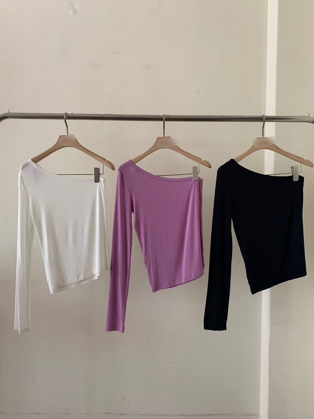 單邊露肩設計長袖上衣