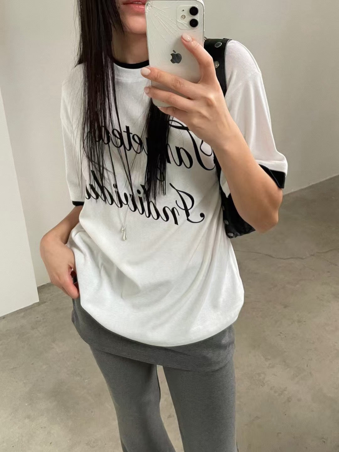 配色邊復古字型T